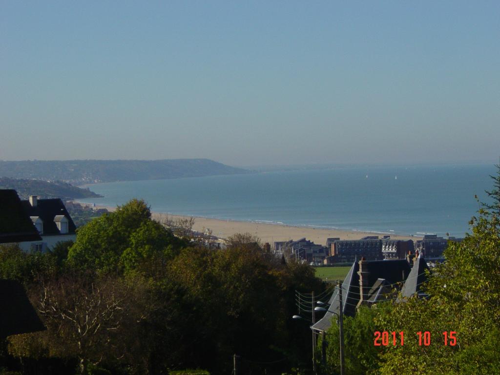 Appartements Et Gite Les Hauts De Sophia Trouville-sur-Mer Exterior photo